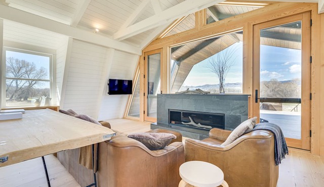 Riverfront Montana Retreat - Deck, Fire Pit & Pond