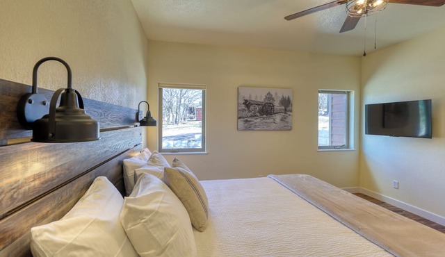 Modern King Condo Hosted by Rockerville Gold Town Lodging-Near Rapid City and Mt. Rushmore. in Rockerville