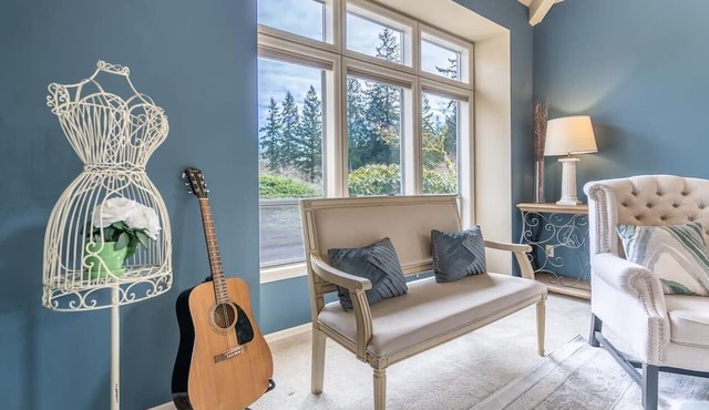 Corporate Housing Charm near East Sammamish Park