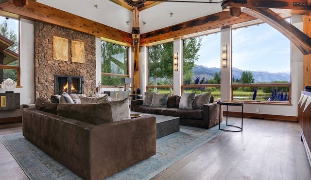 RMR: Teton Manor w/Outdoor Oasis, Views & Pond in Wilson,WY
