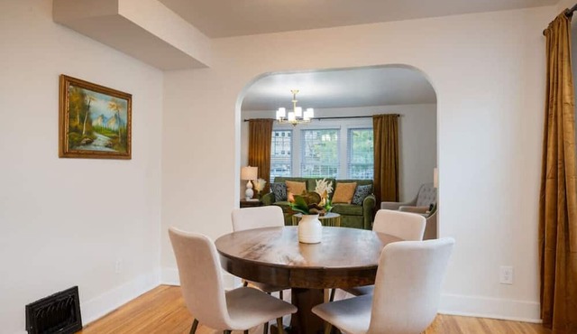 The Clark Fork Cottage Downtown Missoula, Mid Century/Spacious