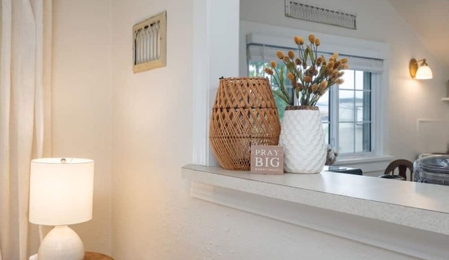 The Bitterroot Bungalow, Hip Strip Cozy Suite