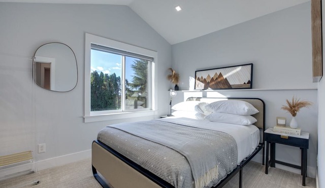 BRAND NEW! 5 bedroom guesthouse in Brush Prairie sleeps 10