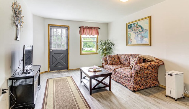 9 Acres, Pick Your Own Apples: Cabin in Arlington! in Arlington
