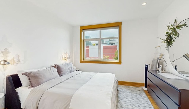 Top-Floor Penthouse Loft w/Bay & Space Needle Views in Heart of Seattle