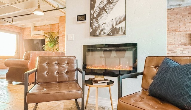 Private North Penthouse w/Arcade Games,Tanning&Redlight Beds