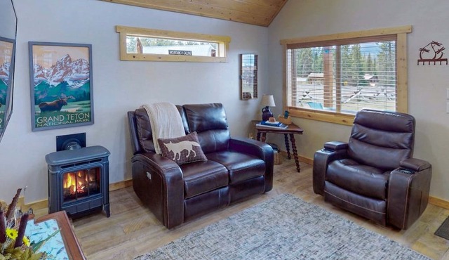 Kabino: River Run Cabin on Henry's Fork, Fire Pit, perfect fishing trip!
