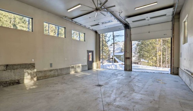 Luxury Mountainside Chalet - 35 Mins from Jackson, WY
