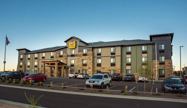 Pet-Friendly Room Ideal for Family Adventures Near Idaho Falls Zoo