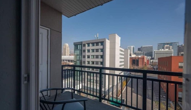 Boutique 1BR nr Convention Ctr Pool/Htub/Gym