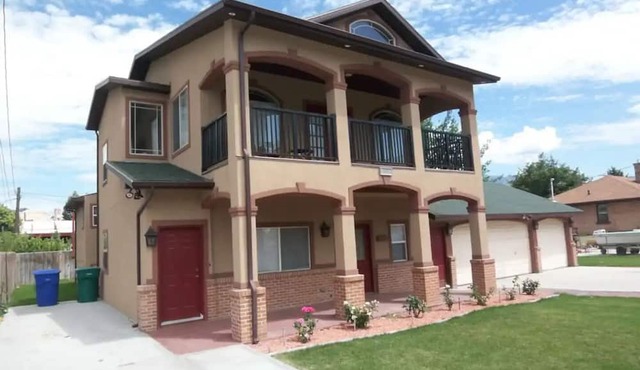 New Build Luxurious Modern Apartment With a Private Garage And a Covered Porch