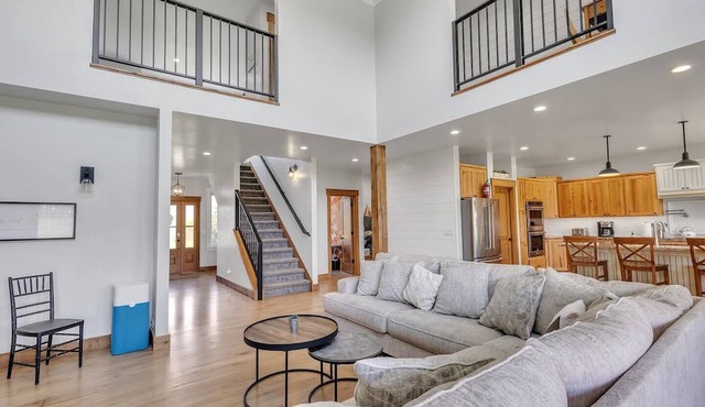 Modern Farmhouse Three Bears Getaway in Corvallis
