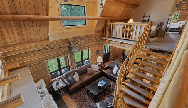 Snowberry Inn: Large Kitchen & Gathering Room 9BR 11BA Ensuite bath in all rooms