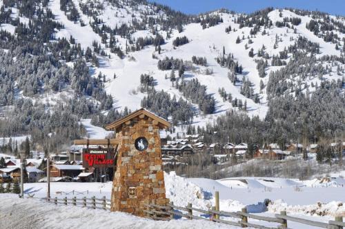 RMR: Tram Tower 5 Condo in Teton Village