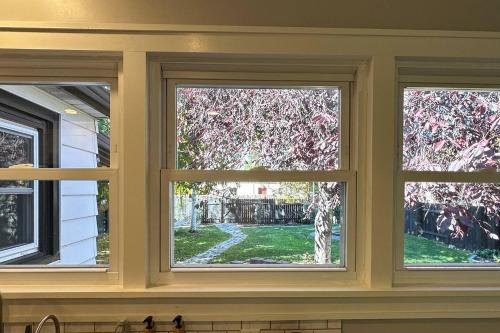 Lux Home, pet friendly,fully fenced