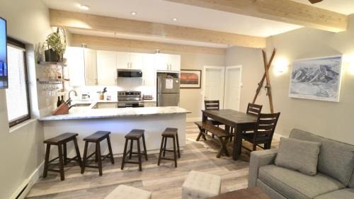Sun Valley Adventures Heated Pool & Spa