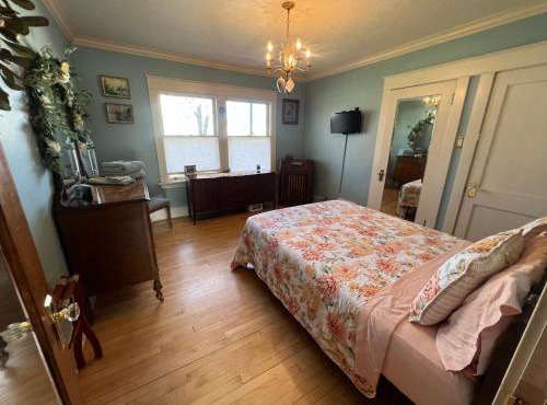 This Old Frat House Boutique Guest