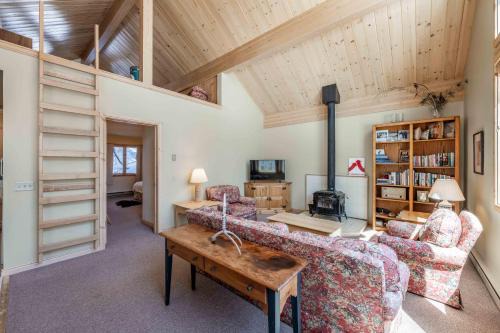 Bray House - Ski-in Ski-out family home