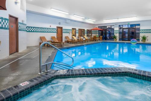 Wood River Inn & Suite