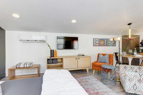 Stylish & Modern Boise Studio w/Foothills Views!