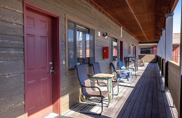 2 bedroom condo in Downtown Whitefish, Close To Glacier Park, Skiing And Golf in Whitefish